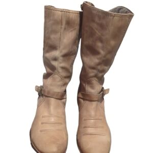 Elegant Tan Heeled Boots